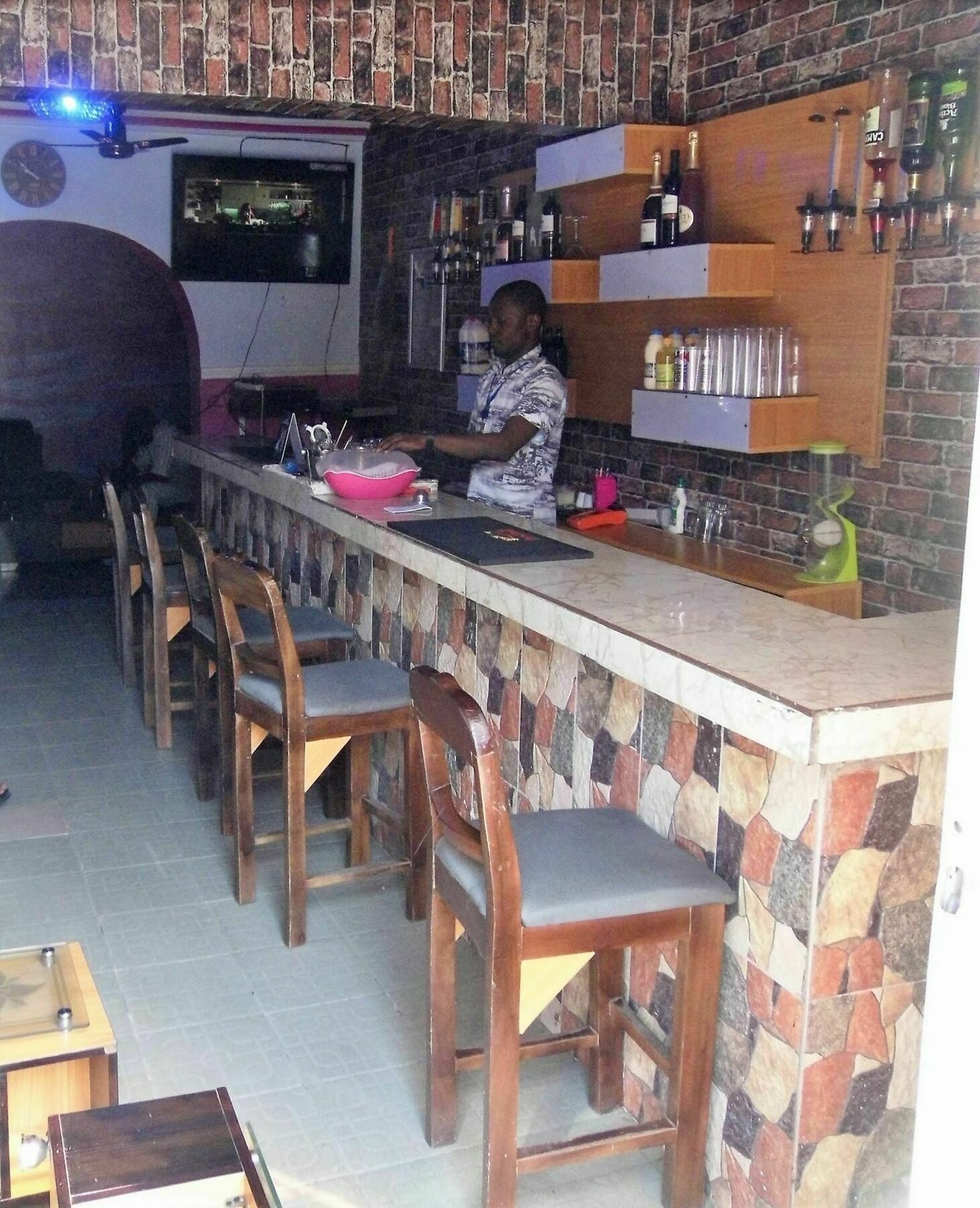 Legendary Inn & Lounge Bale Akiosi Екстер'єр фото